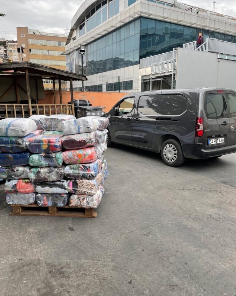 Müşteri teslimatına hazır parça bez paleti ve dağıtım aracı